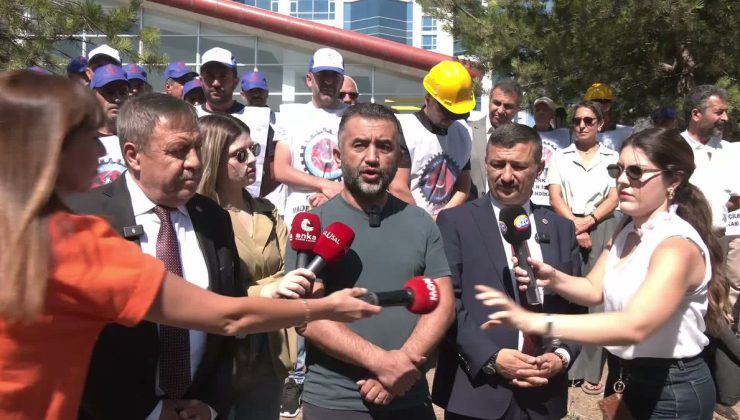 Türkiye Maden-İş üyeleri, holding binası önünde gerçekleştirdikleri zincirli protestonun ardından gözaltına alındı