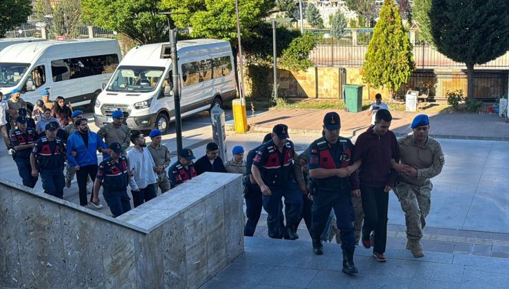 Uşak Belediyesinde sigortalı gösterilip Özkan Yalım’ın işletmelerinde çalışanlara yönelik operasyonda yakalananlar adliyede