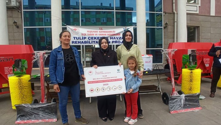 Yeşilyurt’ta çiftçilere ahır ekipmanı dağıtıldı