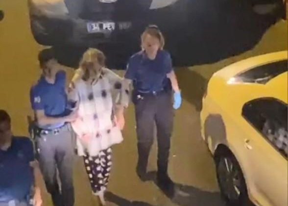 1 hafta kardeşinin cesediyle yaşadı! Kötü kokunun kaynağı ortaya çıktı