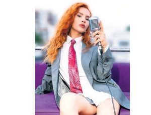 Akın’dan kendinden izler