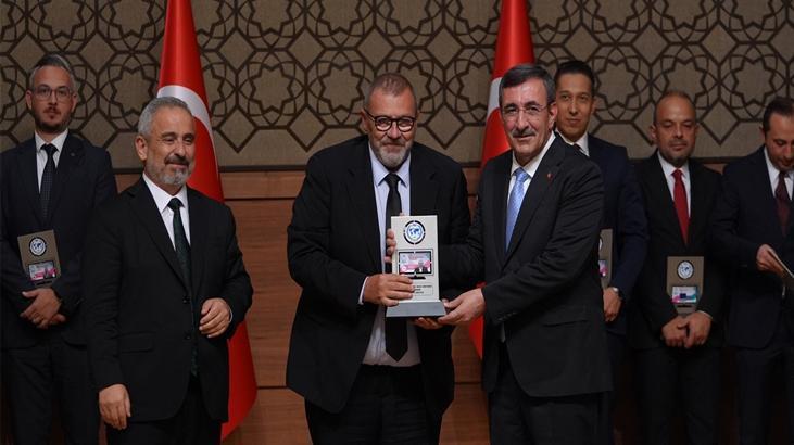 Anadolu Medya Ödülleri sahiplerini buldu! Yılın Gazete Genel Yayın Yönetmeni Ödülü Özay Şendir’e