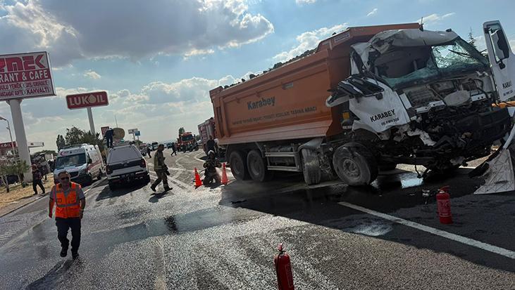 Ankara’da midibüs ile kamyon çarpıştı; 1 ölü, 16 yaralı