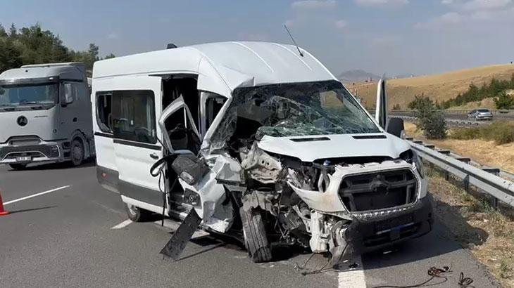 Ankara’da minibüs TIR’a çarptı: 7 yaralı
