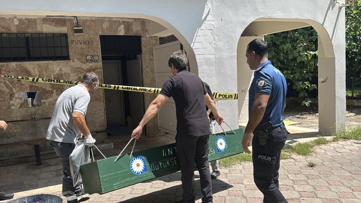 Antalya’da cami tuvaletinde korkutan görüntü! 55 yaşındaki adam ölü bulundu