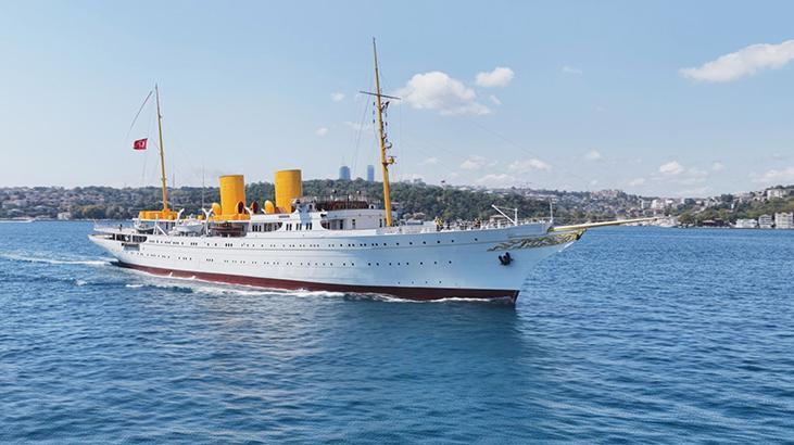 Atatürk’ün Mirası TCG Savarona İstanbul Boğazı’nda