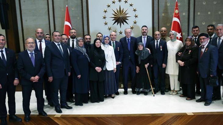 Bakan Göktaş Cumhurbaşkanı Erdoğan’ın şehit aileleri ve gazileri kabulüne paylaştı