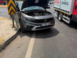 Bingöl’de iki otomobilin çarpıştığı kazada 3 kişi yaralandı