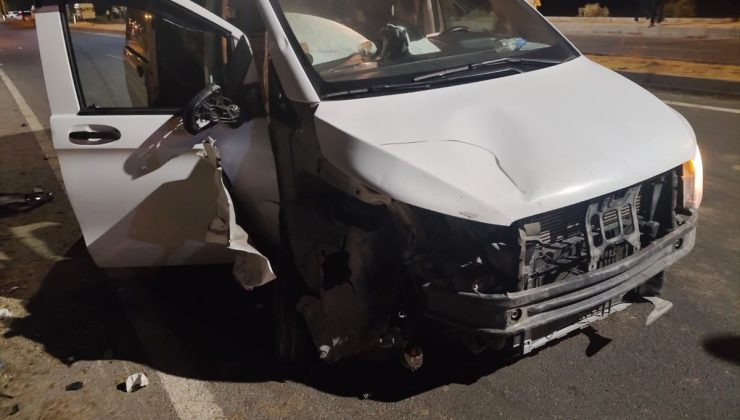 Bitlis’te trafik kazasında 2 kişi yaralandı