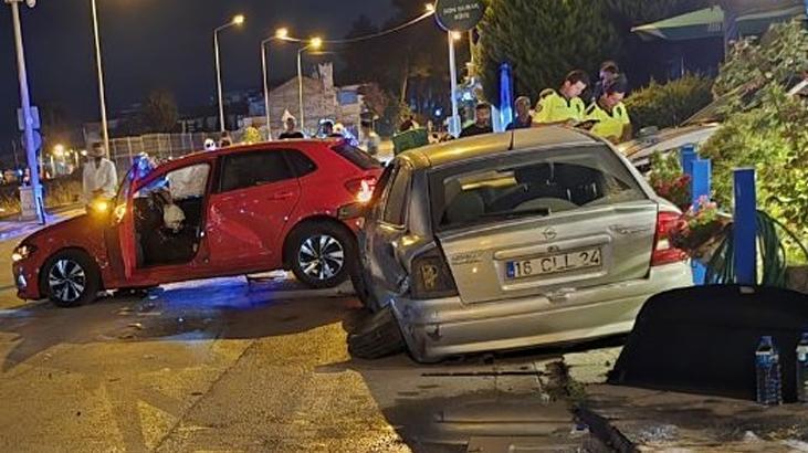 Bursa’da iki otomobil çarpıştı: 4 yaralı