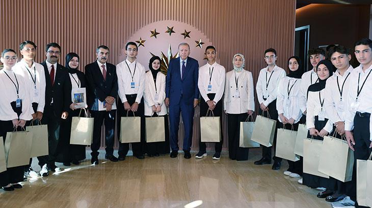 Cumhurbaşkanı Erdoğan, MEB’in Maziden Atiye programı öğrencilerini Ahlat’ta kabul etti