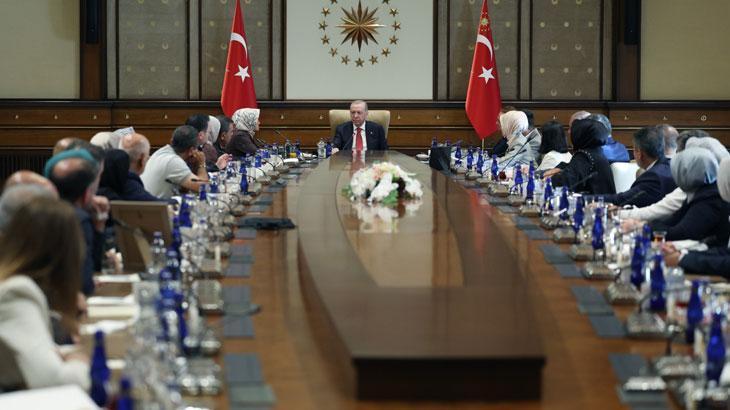Cumhurbaşkanı Erdoğan, okul saldırısında hayatını kaybeden öğrencilerin aileleriyle görüştü