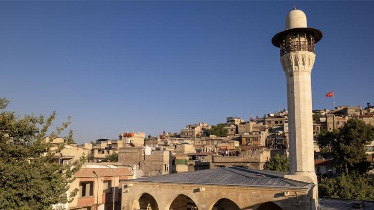 Depremde hasar gören iki tarihi cami Mevlid Kandili’nde yeniden ibadete açılıyor