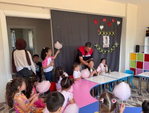 Doğanşehir’de Kur’an kursu öğrencilerine dondurma ve pamuk şeker ikramı