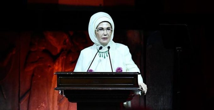 Emine Erdoğan: Tüm çetin sınamaları güçlü toplumsal bağlarla göğüsledik