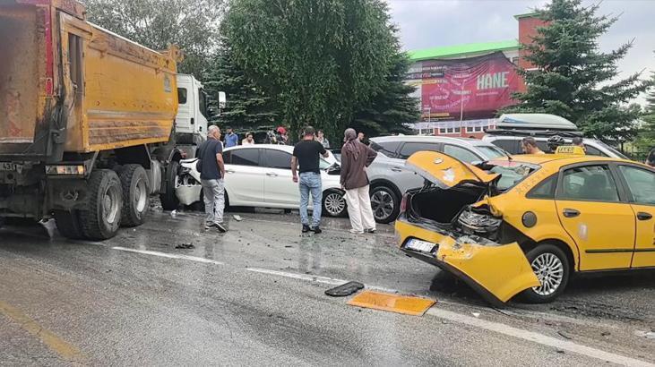 Erzurum’da feci kaza! 10 araç birbirine girdi: 5 yaralı