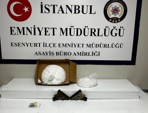 Esenyurt’ta Uyuşturucu Operasyonu: 5 Kilo Metamfetamin ve 2 Tabanca Ele Geçirildi