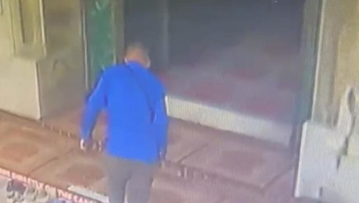 Fatih’te camide 450 bin liralık hırsızlık! Namaz kılarken çantasını çaldılar: Güvenlik kamerası her şeyi kaydetti