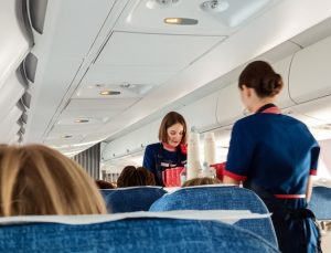 Fransa’da hostesin meme kanseri ‘meslek hastalığı’ sayıldı