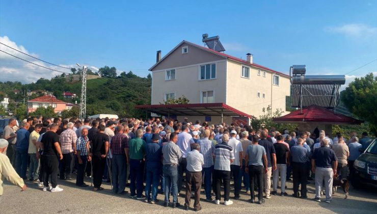 Gümüşhane’de gölete devrilen pikap sürücüsünün cenazesi defnedildi