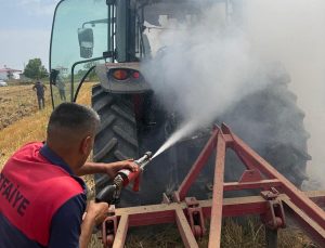 Iğdır’da tarlasını sürerken traktörü yandı