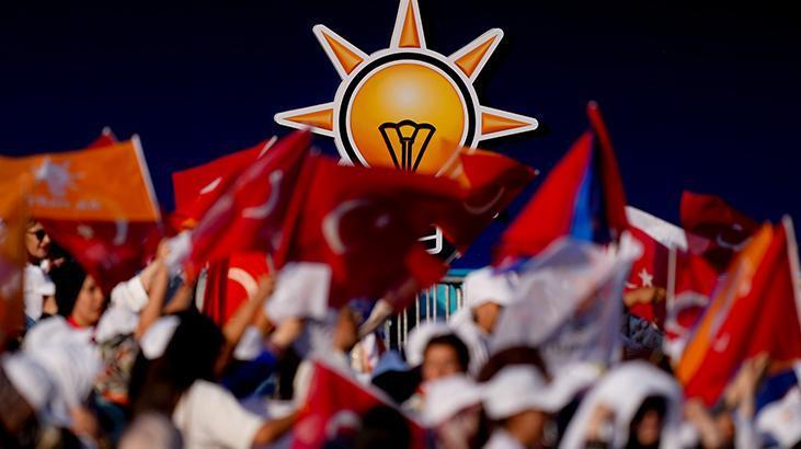 İzmir’de CHP ve diğer partilerden 500 kişi AK Parti’ye katıldı