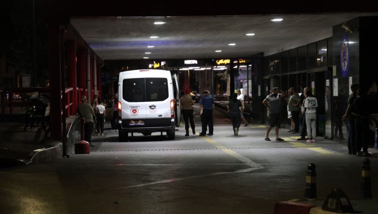 İzmir’de motosiklet bariyerlere çarptı: 1 ölü, 1 ağır yaralı