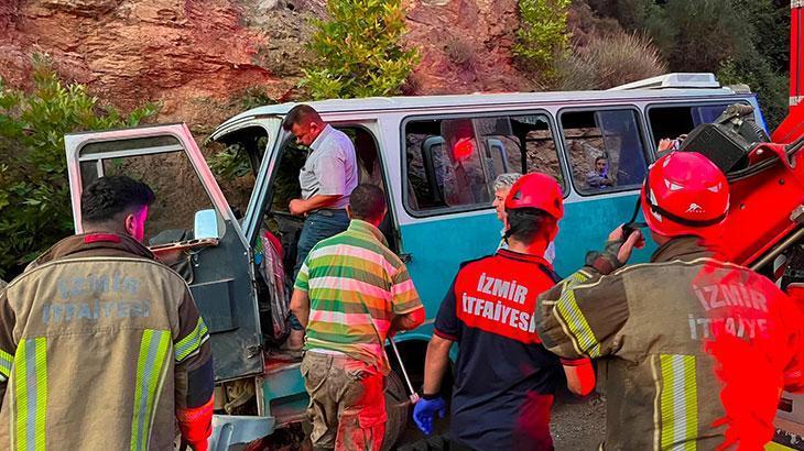 İzmir’de tarım işçilerini taşıyan minibüs kaza yaptı: 1 ölü, 8 yaralı
