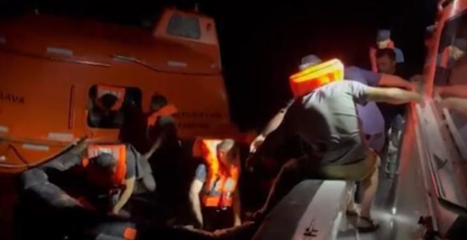 Kastamonu açıklarında batma tehlikesi! İçişleri Bakanlığı: Gemideki 13 mürettebat kurtarıldı