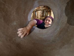 Killi toprak ve keçi kılıyla yaptıkları tandırlarla aile bütçesine katkı sağlıyorlar