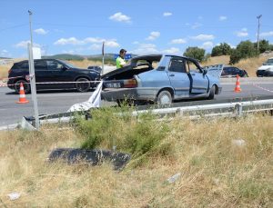 Kütahya’da 2 otomobilin çarpıştığı kazada 1 kişi öldü, 4 kişi yaralandı