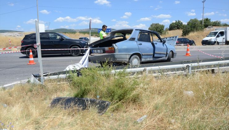 Kütahya’da 2 otomobilin çarpıştığı kazada 1 kişi öldü, 4 kişi yaralandı