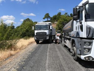 Lapseki’de köy yollarında asfaltlama çalışmaları sürüyor