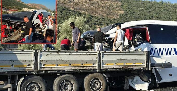 Muğla’da tur otobüsü TIR’aa çarptı: 2 ölü 17 yaralı