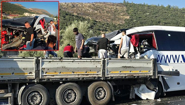 Muğla’da tur otobüsü TIR’aa çarptı: 2 ölü 17 yaralı