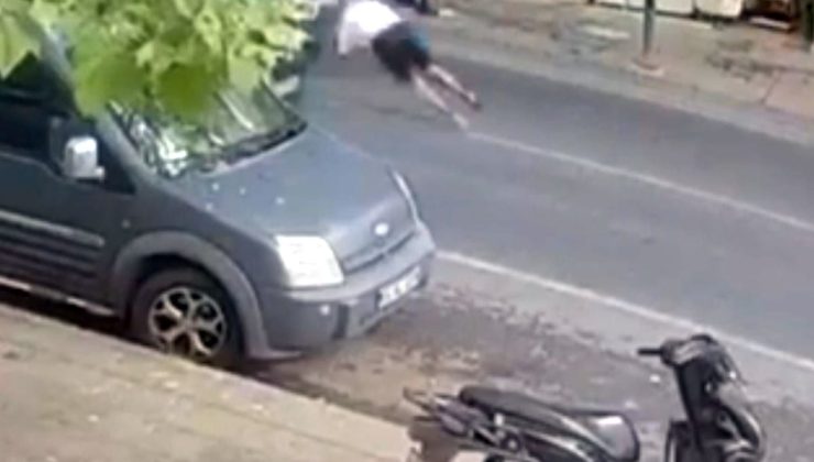 Otomobilin çarptığı yaya metrelerce savruldu; o anlar kamerada