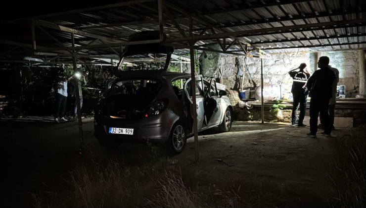 Otoparktaki otomobilde meydana gelen patlamada 2 kişi yaralandı