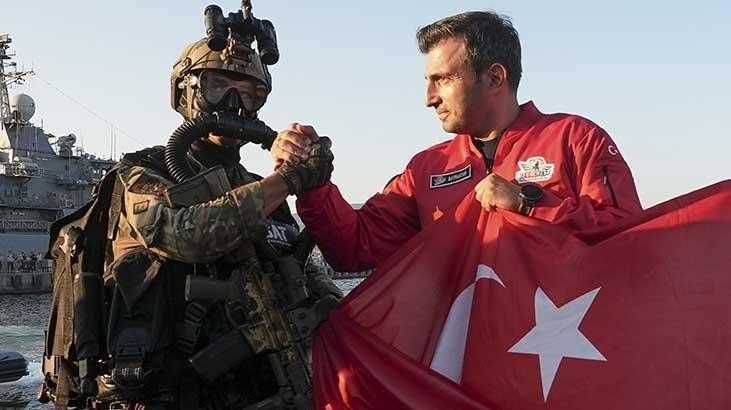 Selçuk Bayraktar, SAT ve SAS komandolarıyla bir araya geldi
