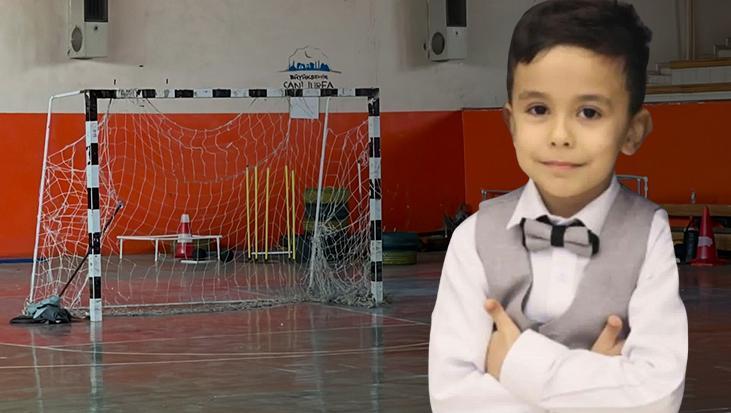 Spor salonunda 8 yaşındaki Mert Ali’nin oyunu faciayla bitti! Üzerine kale direği devrildi