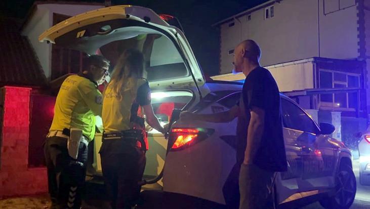 Tekirdağ’da alkollü yakalanan aday sürücü, ceza yazılırken de içki içti