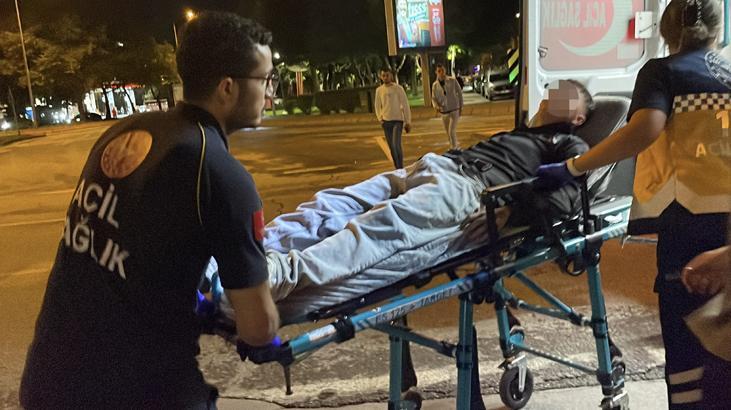 Yaralı halde tramvaya binen kişi yolcuların ihbarıyla hastaneye kaldırıldı