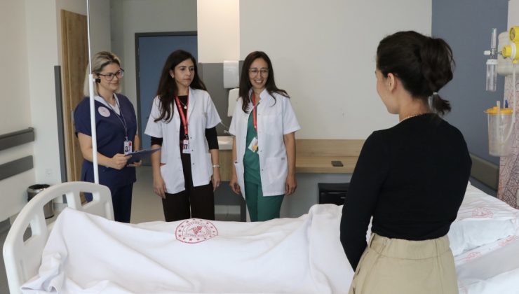 3 yaşındaki çocuğun midesinden ve boğazından 21 parça mıknatıslı top çıkarıldı