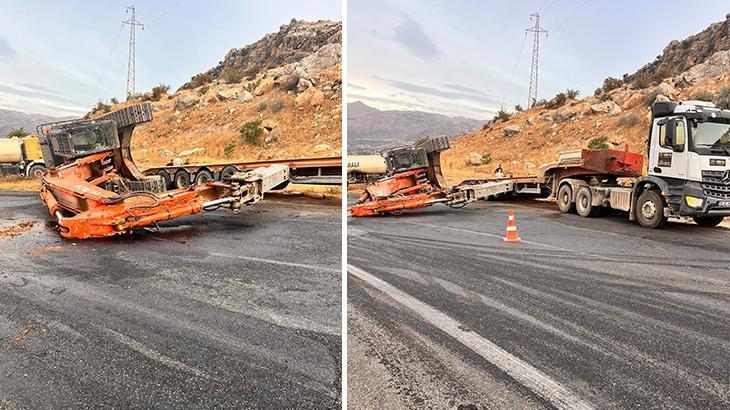 Adıyaman’da tırdaki kepçe düştü! Yol trafiğe kapandı