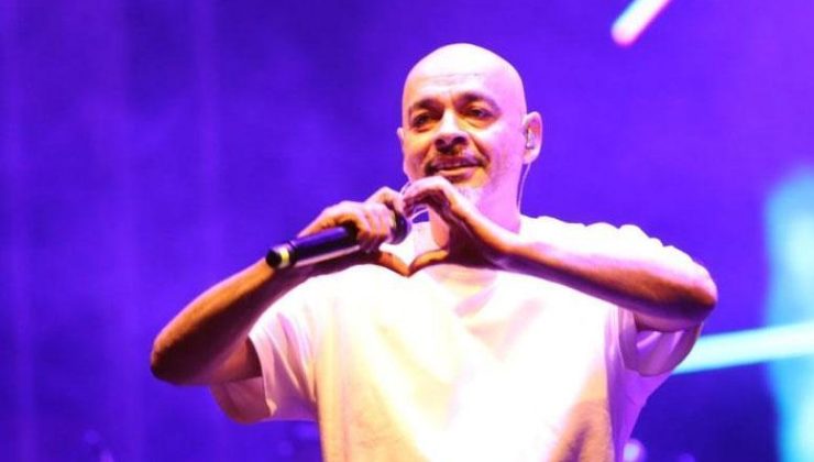 Akhisar’da Ceza coşkusu! Binlerce kişi konser alanını doldurdu