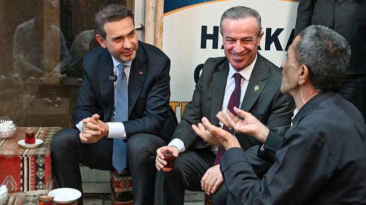 Bakan Bayraktar Hakkari’de çay ocağında vatandaşlarla sohbet etti: Doğunun yükselen yıldızı olacak