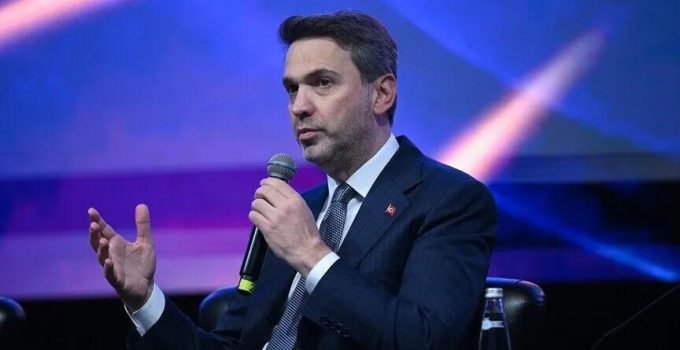 Bakan Bayraktar İstanbul İklim Finansmanı Zirvesi’nin açılışında konuştu