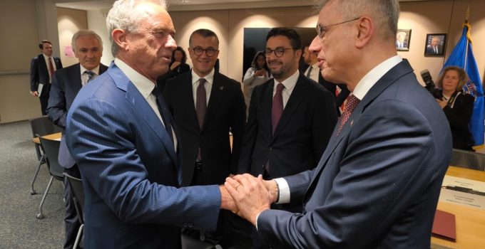 Bakan Memişoğlu ABD’de Kennedy ile görüştü! Masada Türkiye’nin sağlık vizyonu vardı