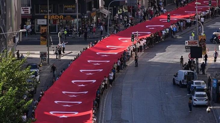 Bakanlar, İzmir’in düşman işgalinden kurtuluşunun 104. yıl dönümünü kutladı
