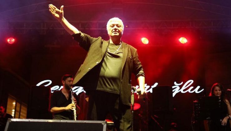 Binlerce kişinin önünde yaptı! Cengiz Kurtoğlu’ndan çocuklara unutulmaz jest