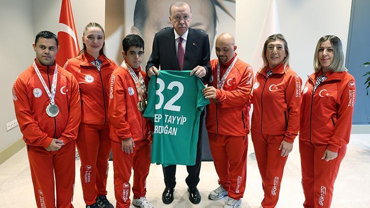 Cumhurbaşkanı Erdoğan, Türkiye Özel Sporcular Spor Federasyonu temsilcilerini kabul etti